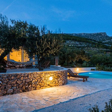 Holiday Home Zlatni San - Private Heated Pool Бол Екстериор снимка