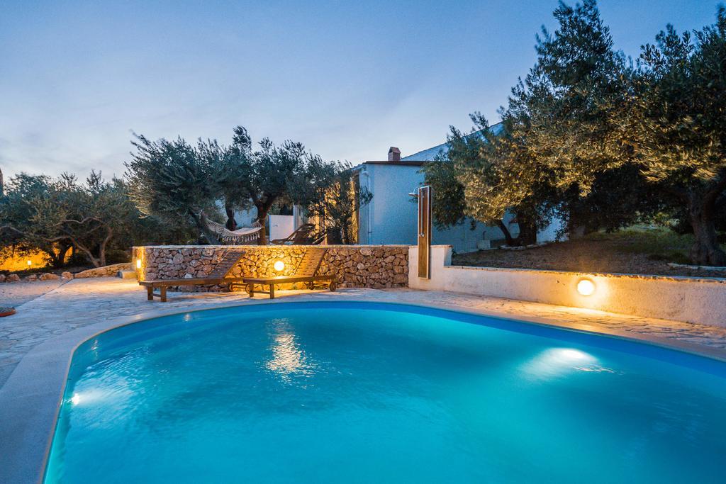 Holiday Home Zlatni San - Private Heated Pool Бол Стая снимка