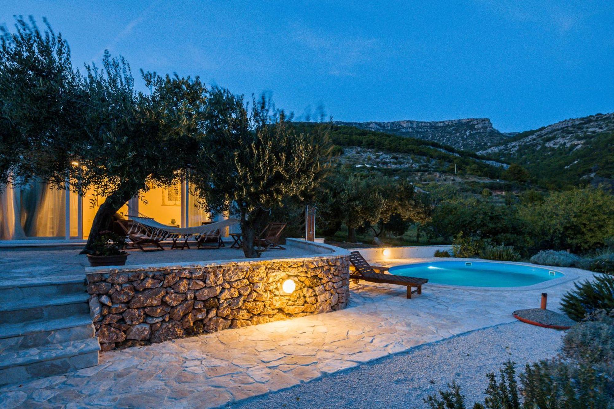 Holiday Home Zlatni San - Private Heated Pool Бол Екстериор снимка