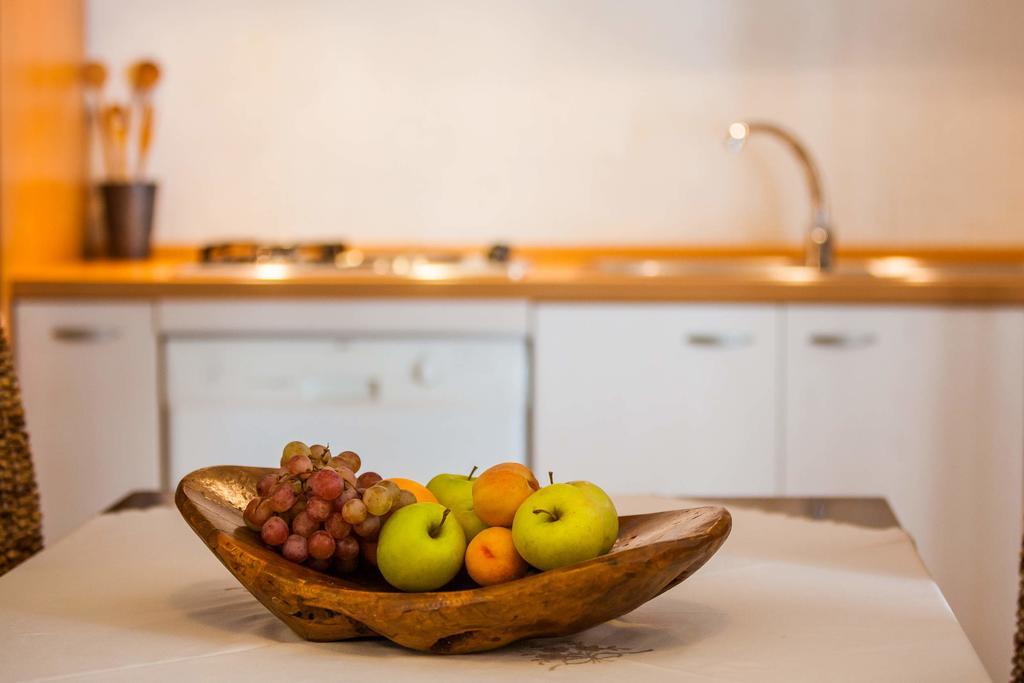 Holiday Home Zlatni San - Private Heated Pool Бол Стая снимка