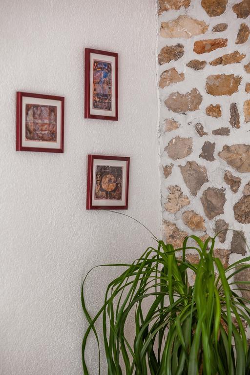 Holiday Home Zlatni San - Private Heated Pool Бол Стая снимка