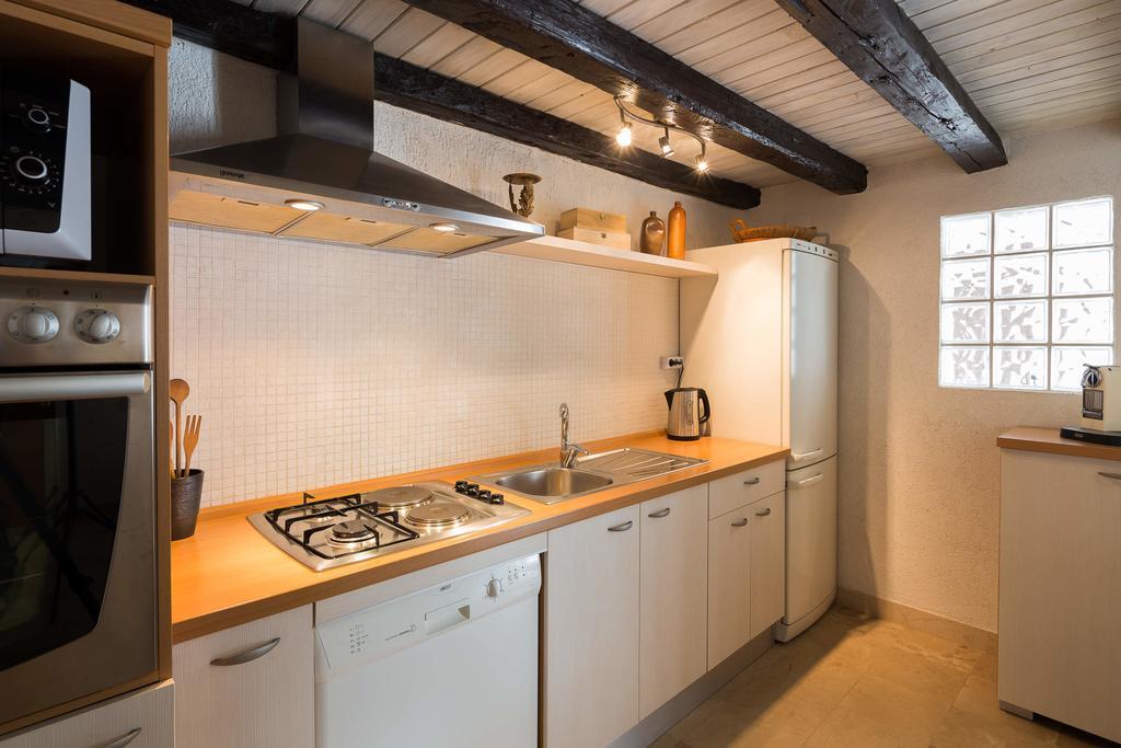 Holiday Home Zlatni San - Private Heated Pool Бол Стая снимка