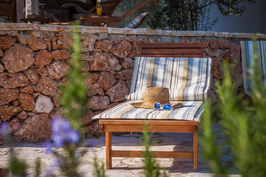 Holiday Home Zlatni San - Private Heated Pool Бол Стая снимка