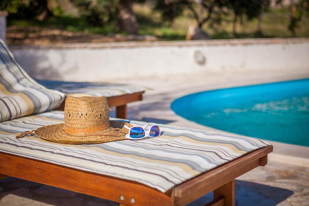 Holiday Home Zlatni San - Private Heated Pool Бол Стая снимка