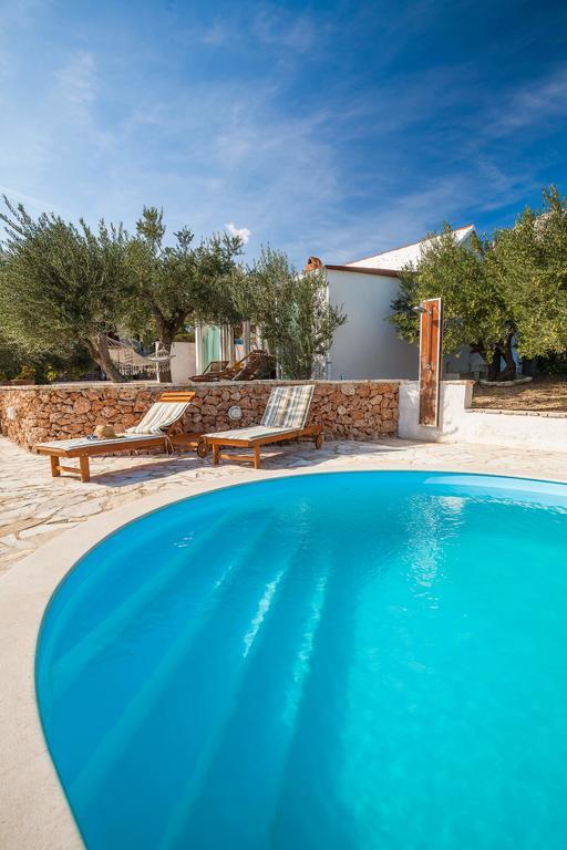 Holiday Home Zlatni San - Private Heated Pool Бол Стая снимка