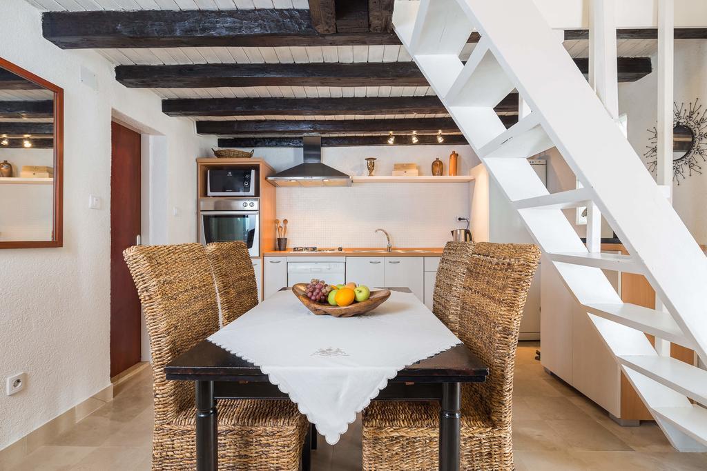 Holiday Home Zlatni San - Private Heated Pool Бол Стая снимка